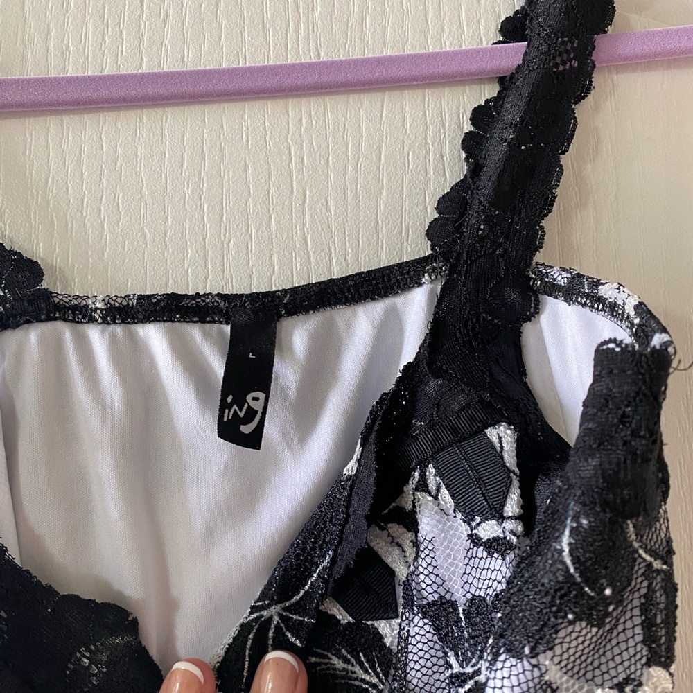 Lace top - Picture 2 of 2